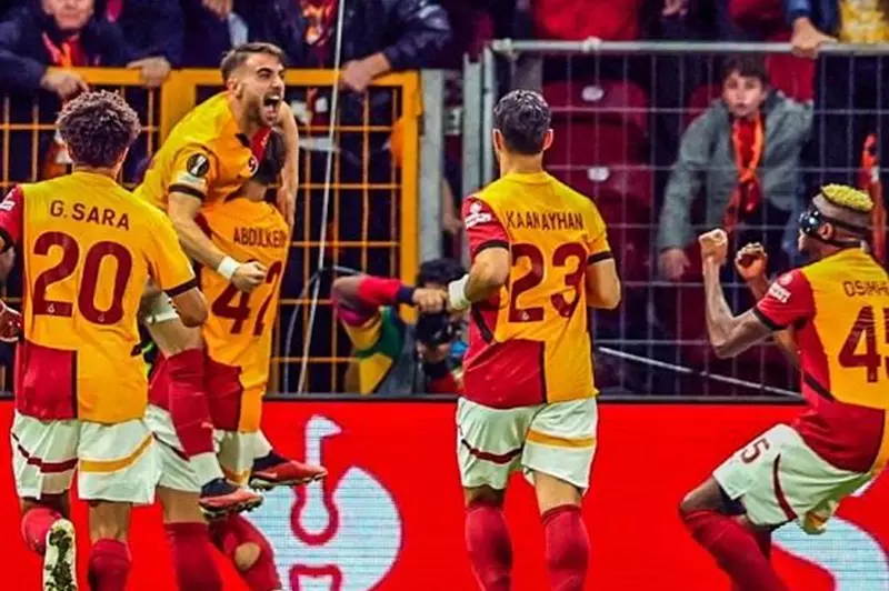 جالاتا سراي يتوج بلقب الدوري التركي قبل جولتين من النهاية