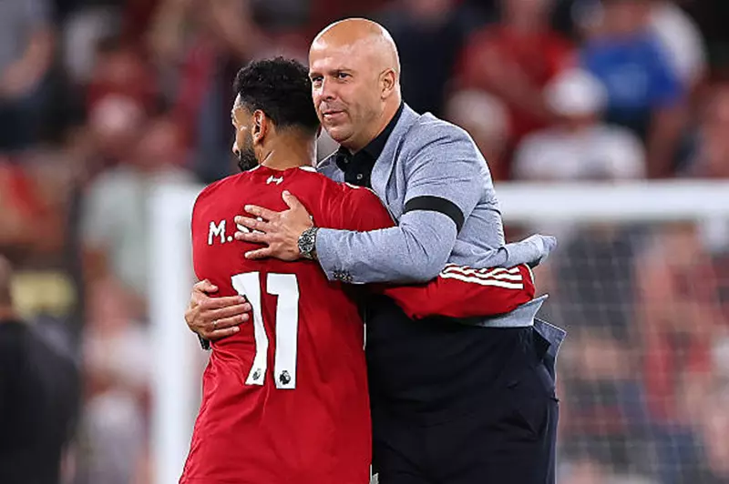 صباحك أوروبي.. سلوت يدافع عن صلاح.. وتغيير نظام برشلونة